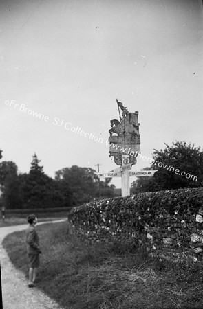 SIGN POST TO SANDRINGHAM ON ROAD S OF CHURCH